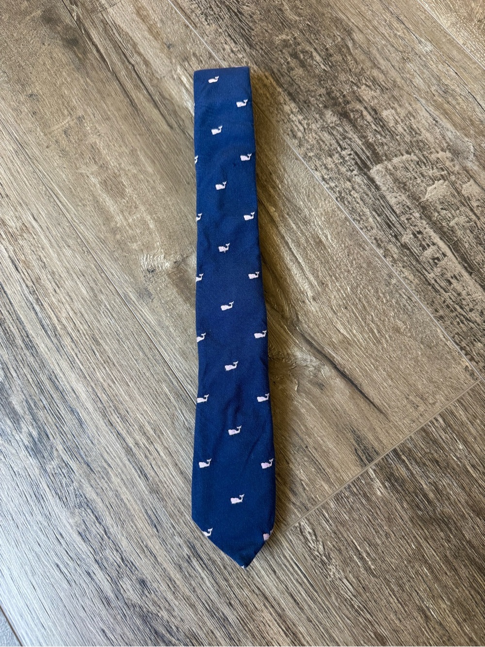 Vineyard Vines - Martha’s Vineyard Navy Tie with Pink Whale Pattern